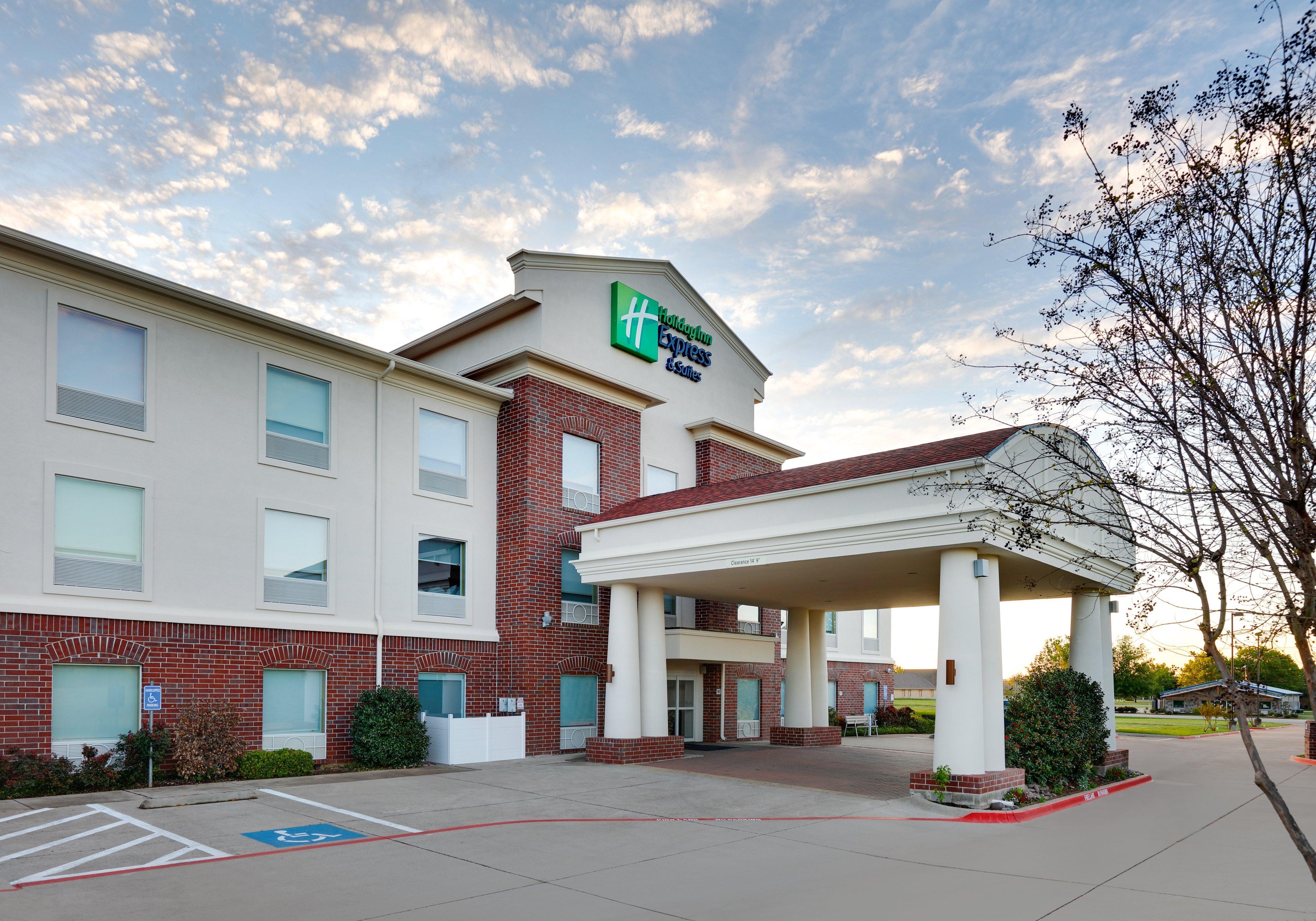 Holiday Inn Express Hotel & Suites Cleburne By Ihg Esterno foto