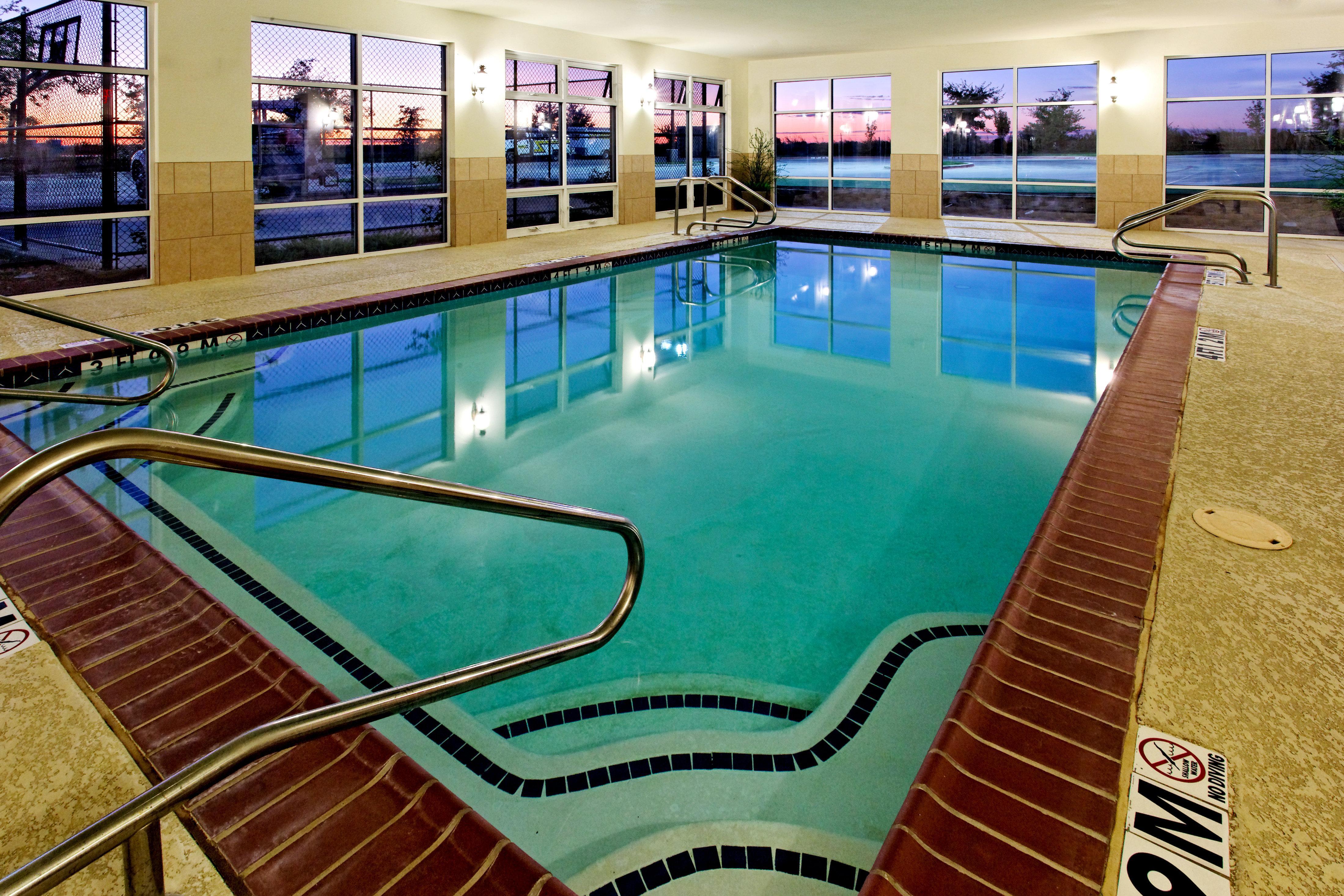 Holiday Inn Express Hotel & Suites Cleburne By Ihg Esterno foto
