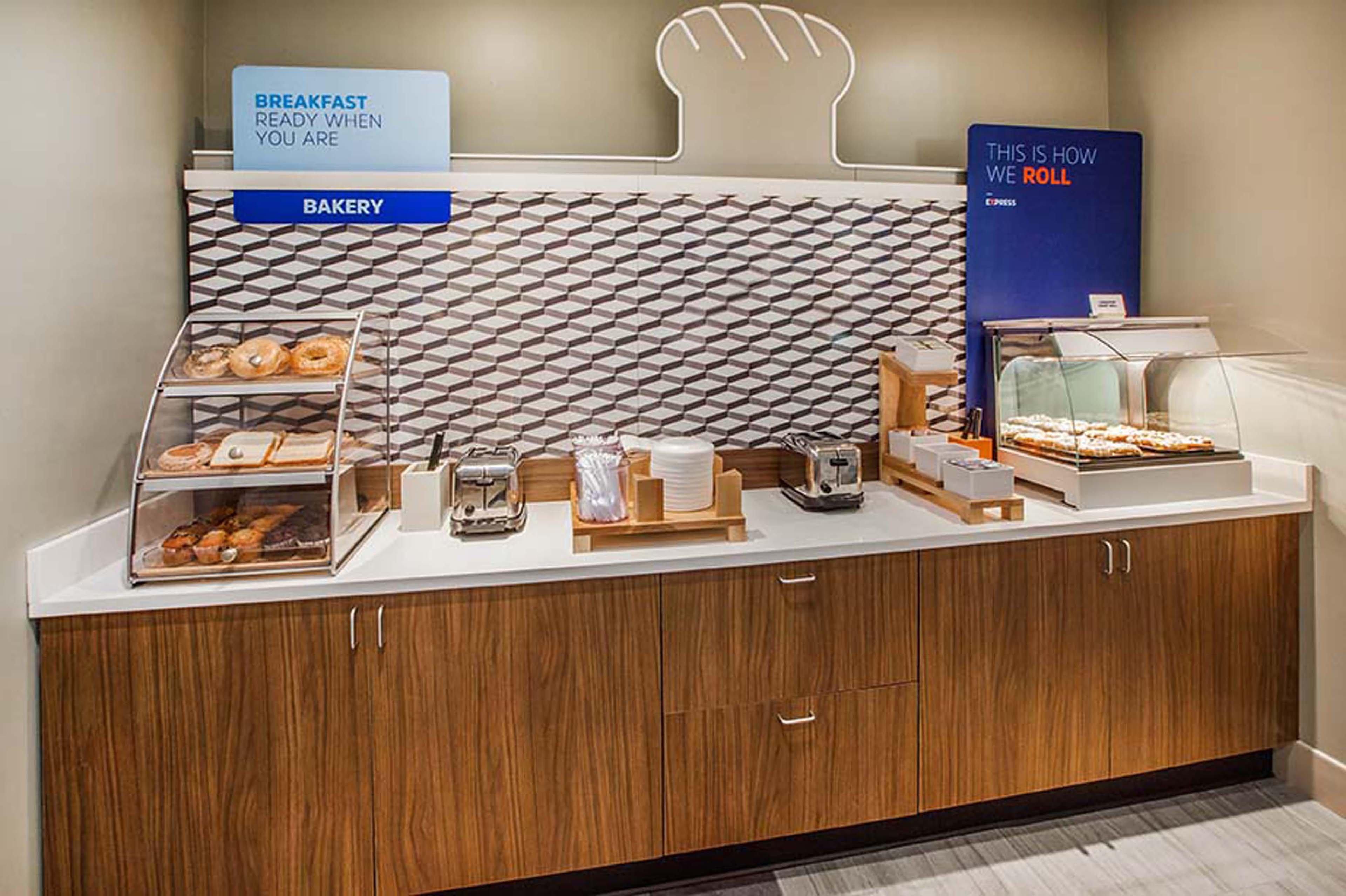 Holiday Inn Express Hotel & Suites Cleburne By Ihg Esterno foto